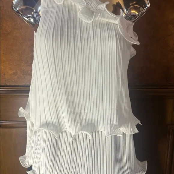 NWOT SIZE L Lush White Asymmetrical Ruffled Tank Top - Picture 2 of 7